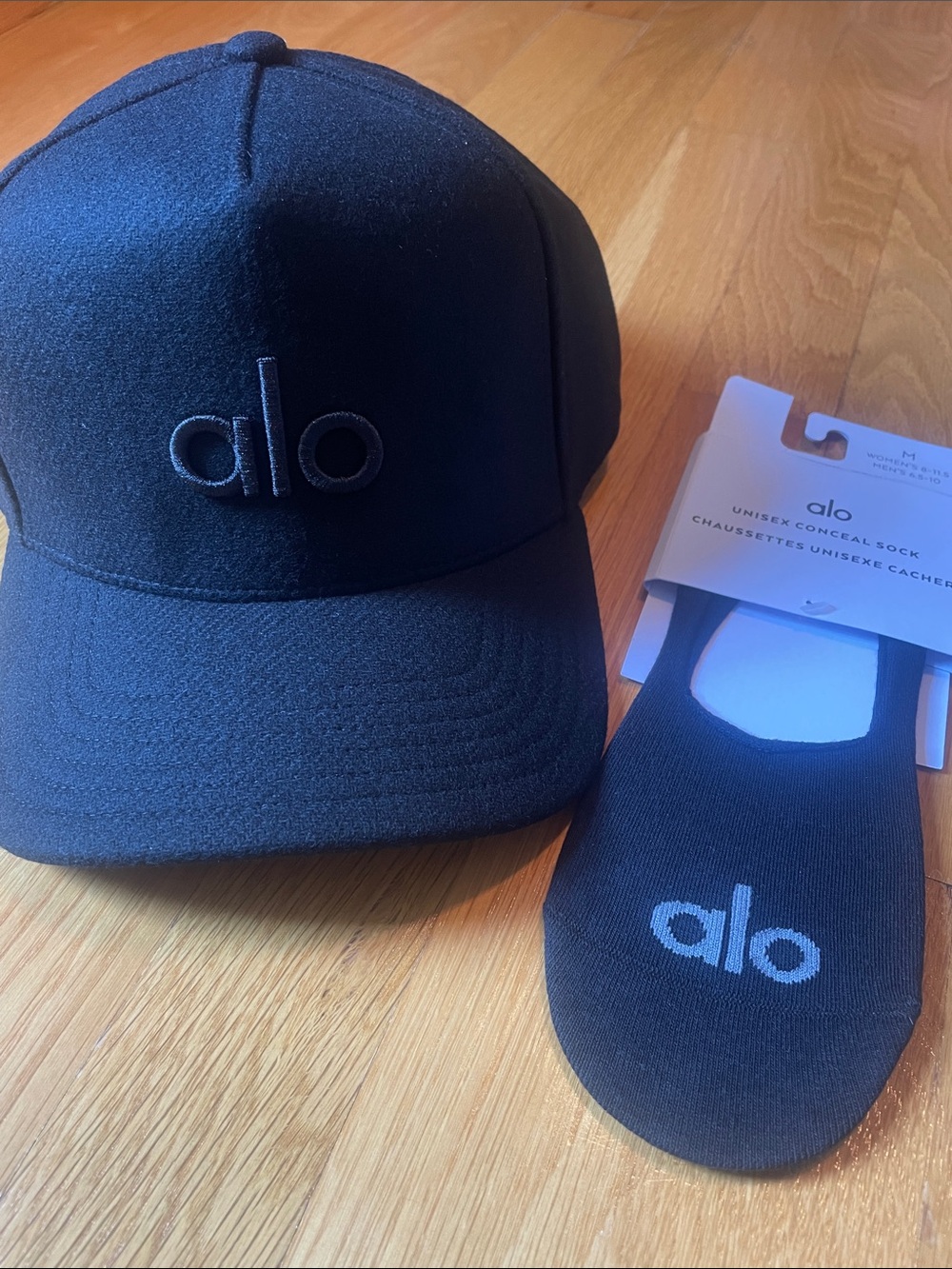 NWT New with Tags ALO Yoga Baseball Cap Wool District Trucker Hat & Conceal Sock - Picture 3 of 10
